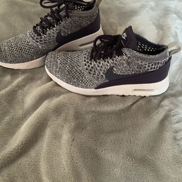 Nike Gym shoes - Picture 2 of 3